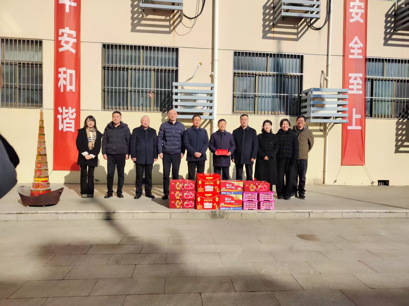 如東錦恒集團(tuán)董事長(zhǎng)王必東慰問(wèn)